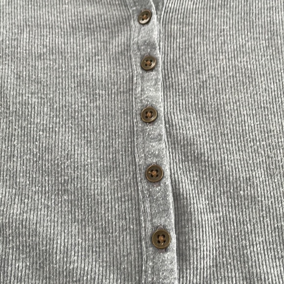 Hollister Size M snug long sleeve with beautiful sleeve detail lightly worn - Picture 4 of 5